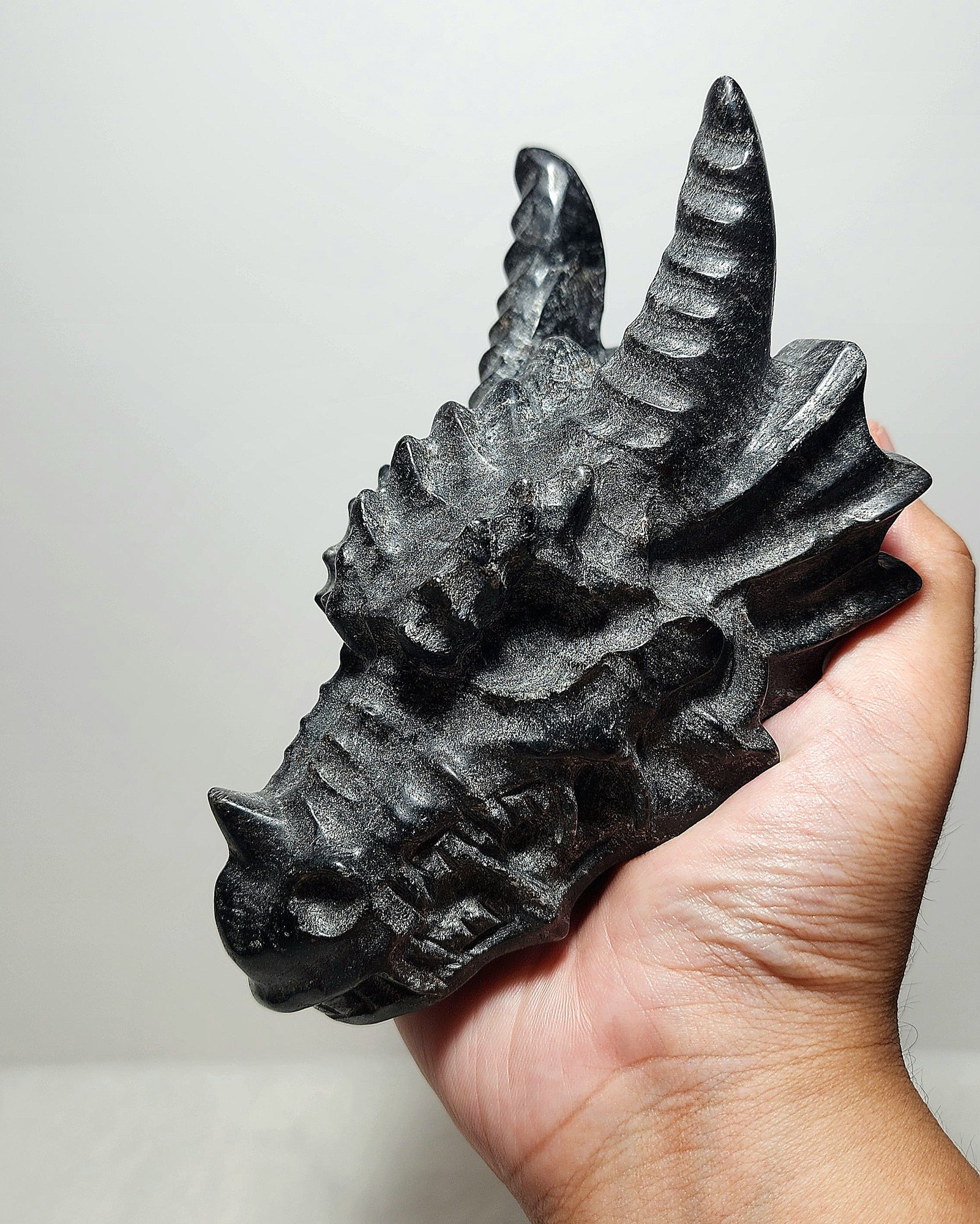 หิน Arfvedsonite Dragon Head