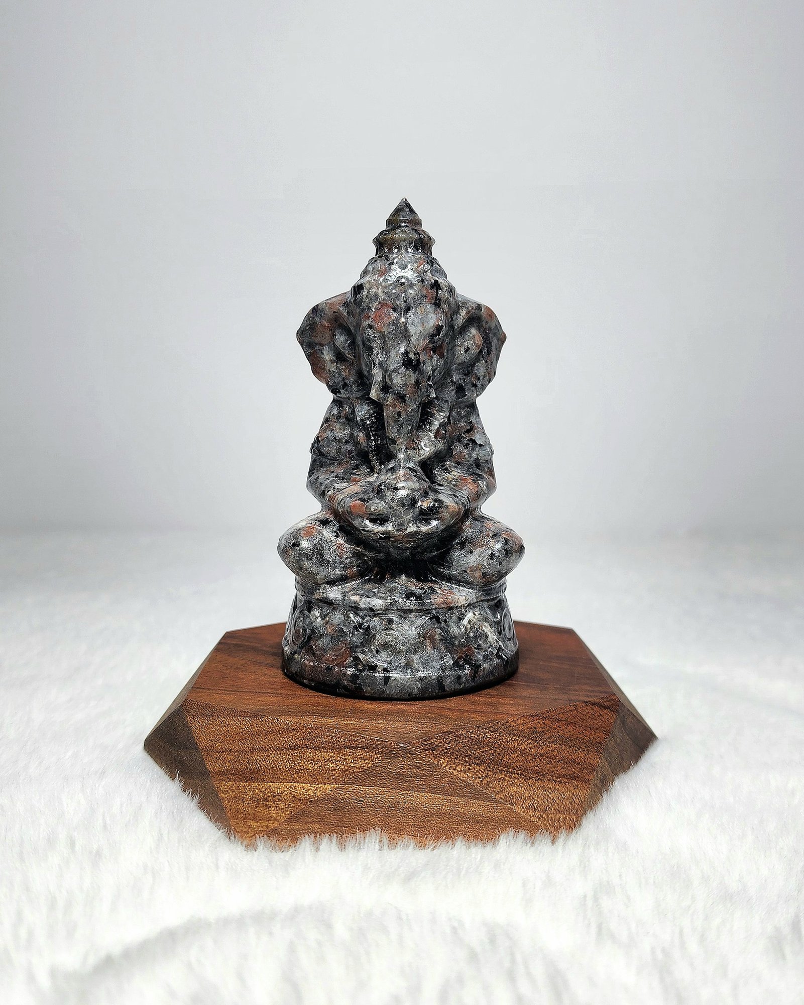 หิน Yooperlite Ganesha