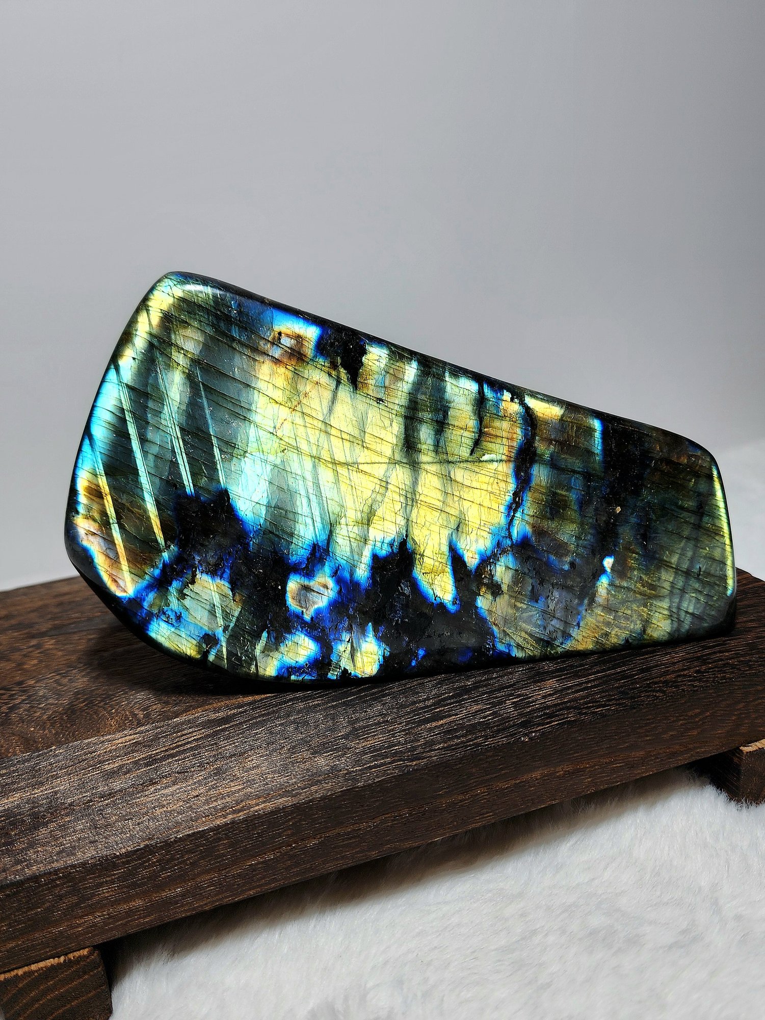 หิน Labradorite Flash — Tiger Pattern