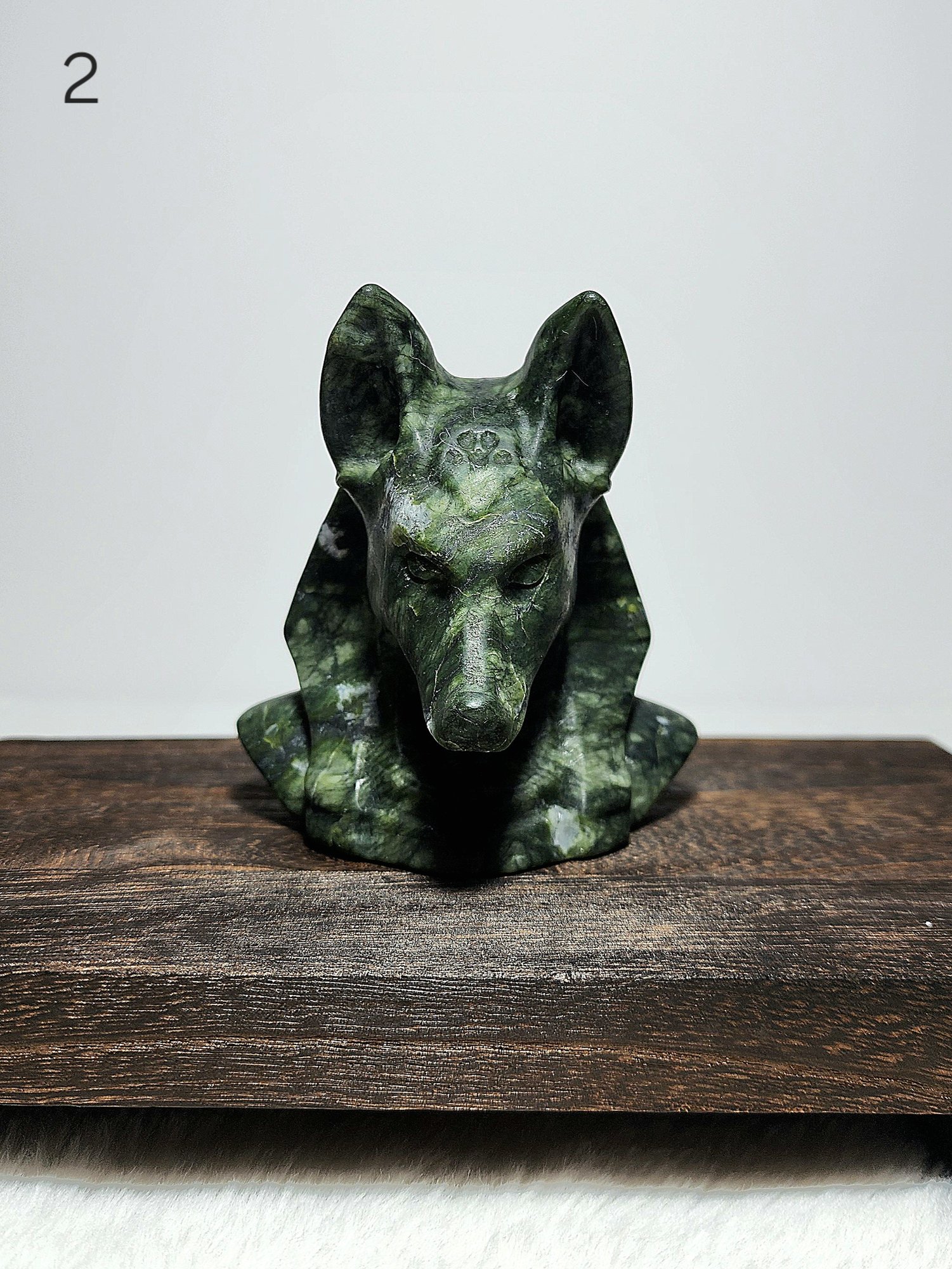 หิน Nephrite Anubis (ผู้เฝ้าประตู)