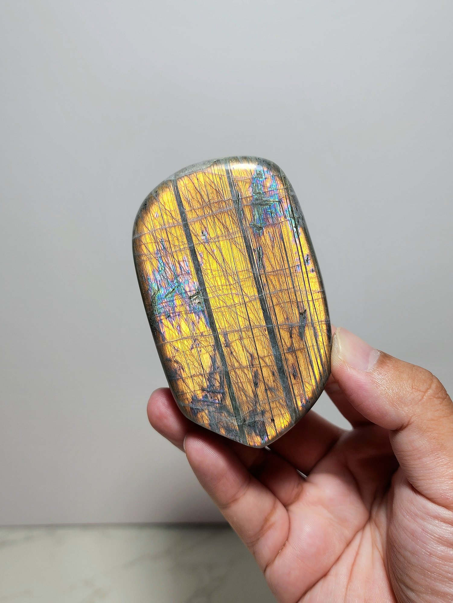 หิน HQ Labradorite Freeform — Dual Flash Rare Piece