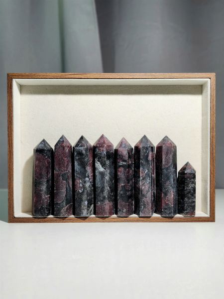 โกเมน แท่งปลายแหลม